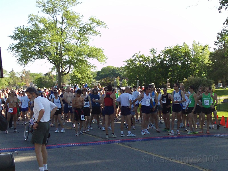 DexterA2 254.jpg - The Ann Arbor Track Club (AATC) hosts the annual Dexter to Ann Arbor Half Marathon run. These photos are the 2009 run.